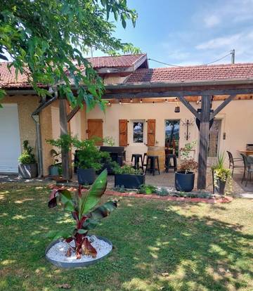 Chambre d’hôte pour 3 personnes, avec jacuzzi ainsi que jardin et piscine à Laveraët