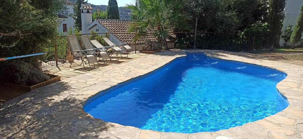 Apartamento para 2 personas, con Terraza y Jardín además de Piscina y Vistas en Prado del Rey