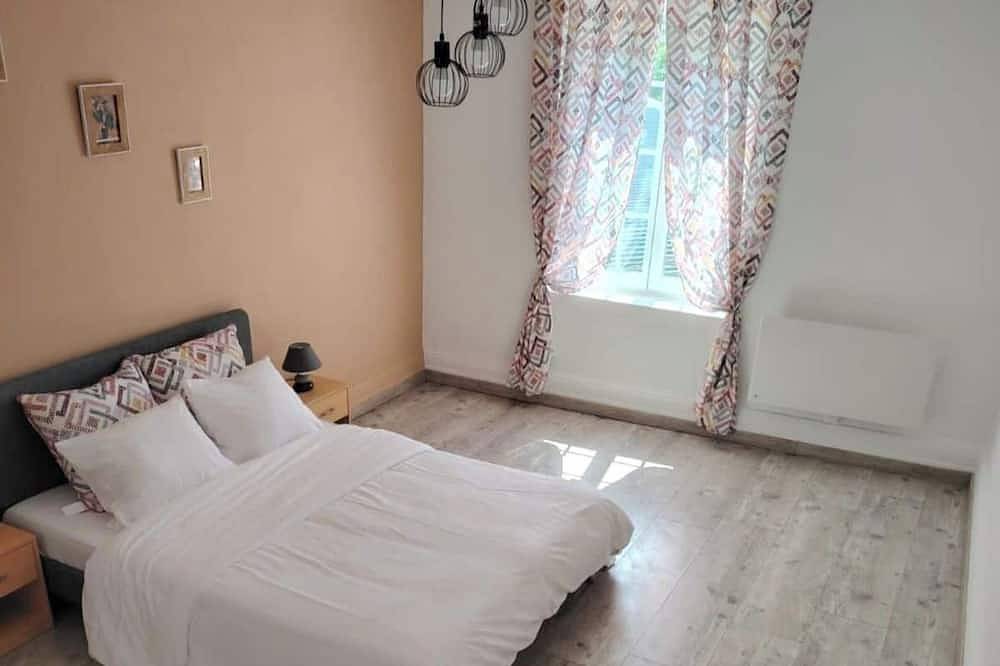 Ganze Wohnung, Large 47 m² renovated family apartment on 1st floor - Portes des Ardennes in Charleville-Mézières, Ardennen