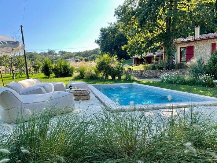 Location de vacances pour 4 personnes, avec piscine ainsi que jardin et vue, animaux acceptés à Larressore