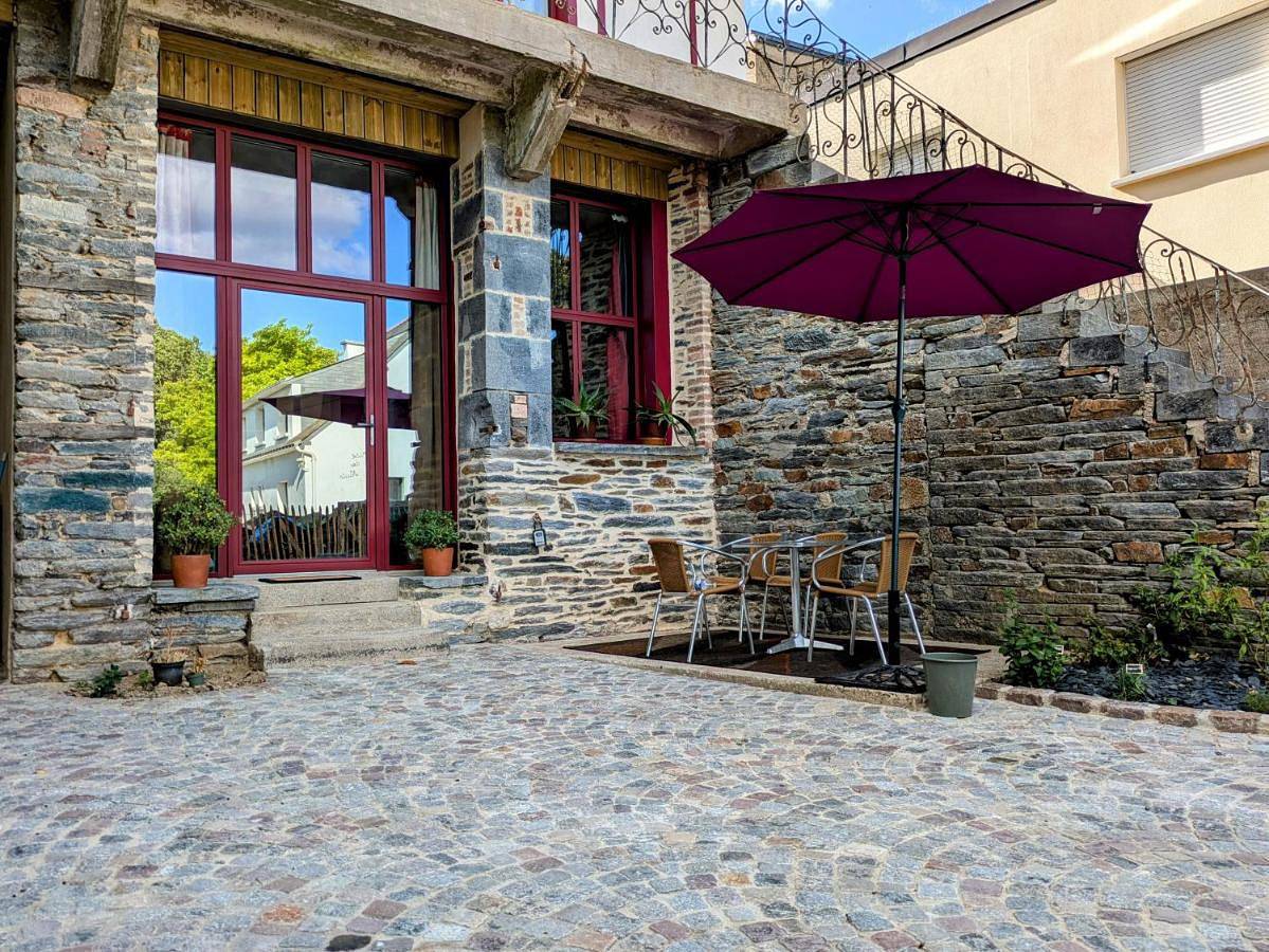 Appartement entier, La Forge - plain-pied, terrasse et calme à La Gacilly in La Gacilly, Région de Vannes