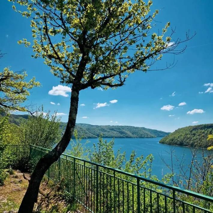 Gîte pour 6 personnes, avec Terrasse et Jardin dans Lac de Vouglans