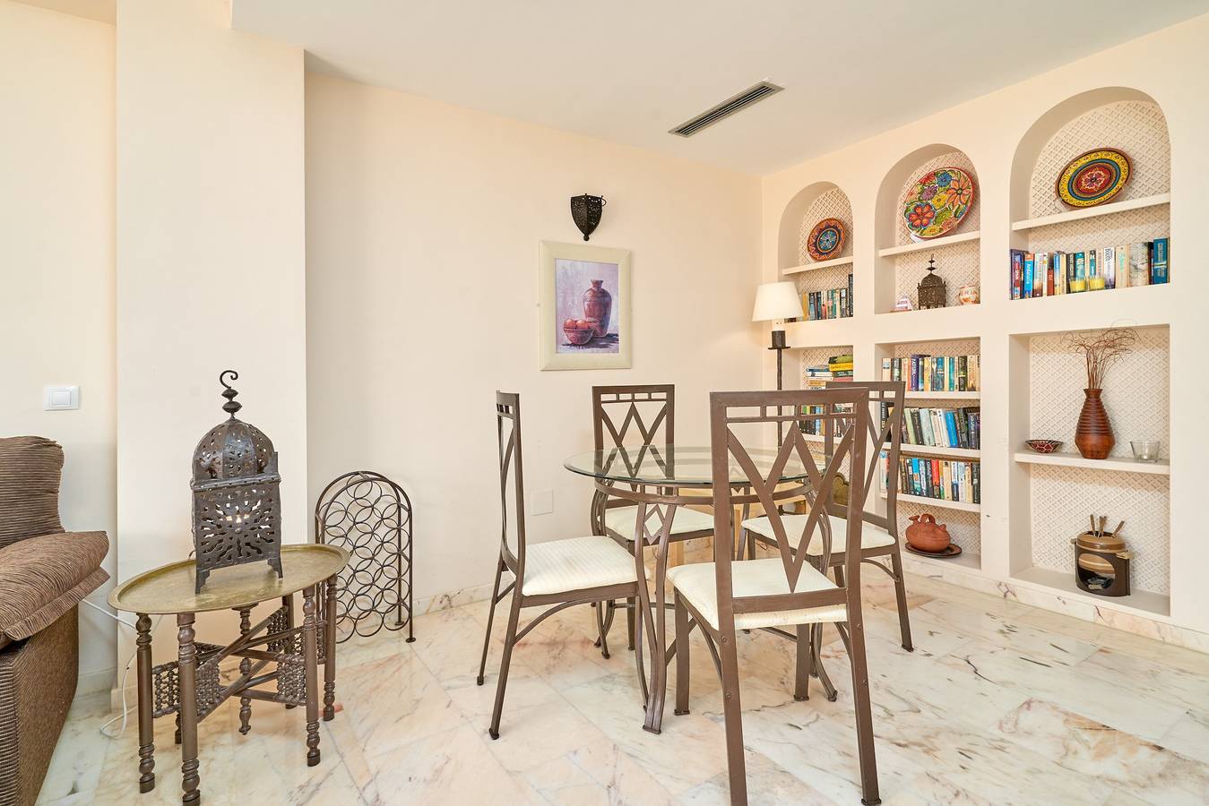 Ganze Wohnung, Ferienwohnung 'Ibn Sadi' mit Gemeinschaftspool, Wi-Fi und Klimaanlage in Playa de Burriana, Nerja