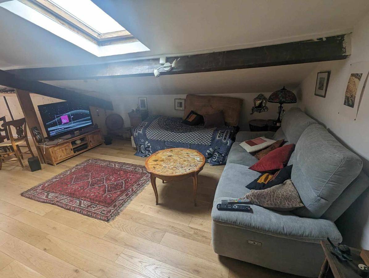 Appartement entier, One-Bedroom Apartment in Les Lilas, Seine-Saint-Denis