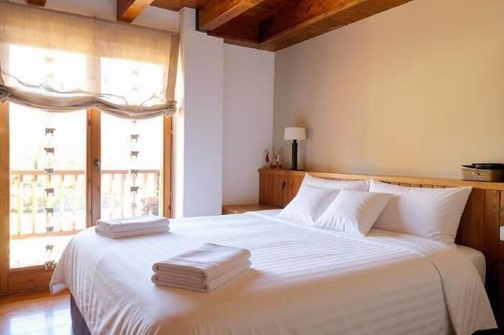 Ganze Wohnung, Sanavastre I - Drei Schlafzimmer Wohnung, Schläft 6 in Das, Katalanische Pyrenäen