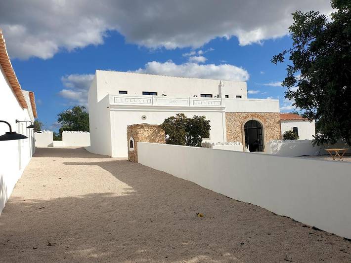 Gîte pour 3 personnes, avec vue ainsi que piscine et jardin