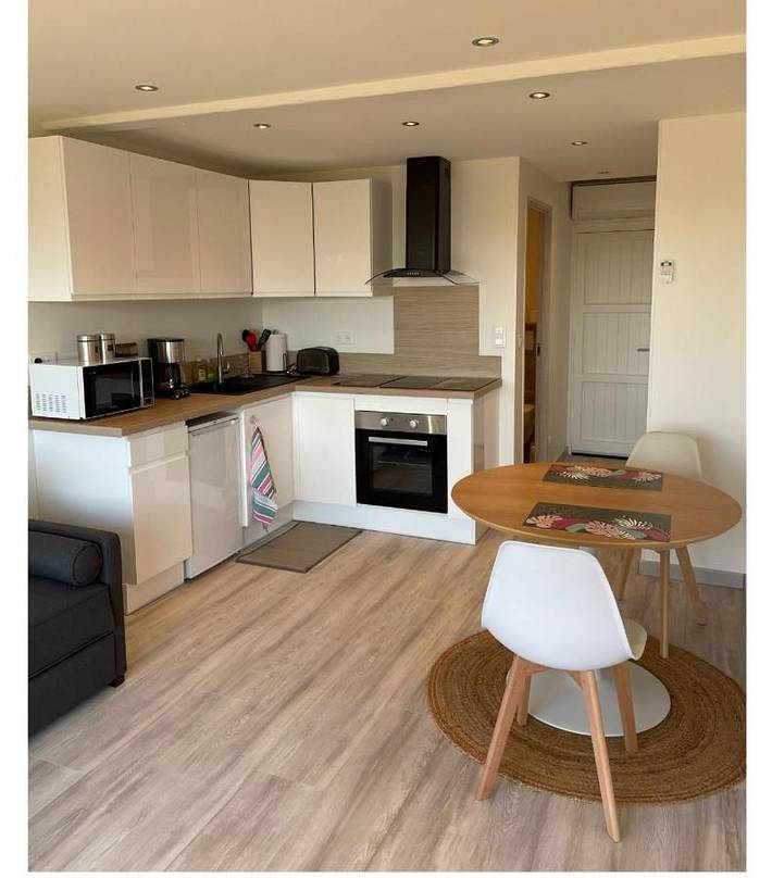 Gîte pour 2 personnes, avec vue ainsi que jardin et terrasse dans Gare du Club Med Cocody - 4