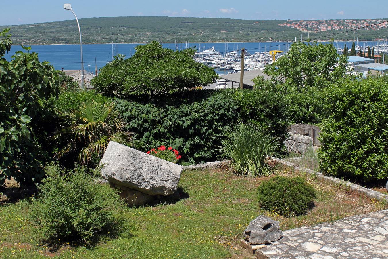 Geheel appartement, Tweekamerappartement met een balkon en uitzicht op de zee Punat, Krk A-5428-a in Punat, Krk