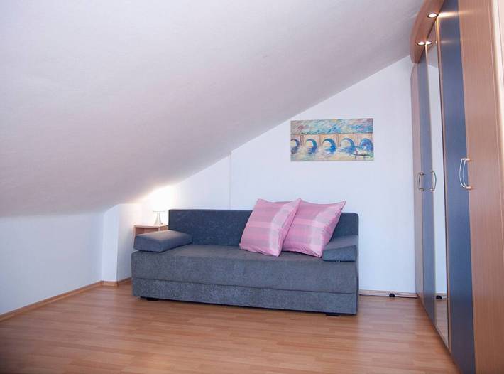 Ganze Wohnung, Ferienwohnung für 7 Personen mit Meerblick in Vodice, Šibenik-Knin