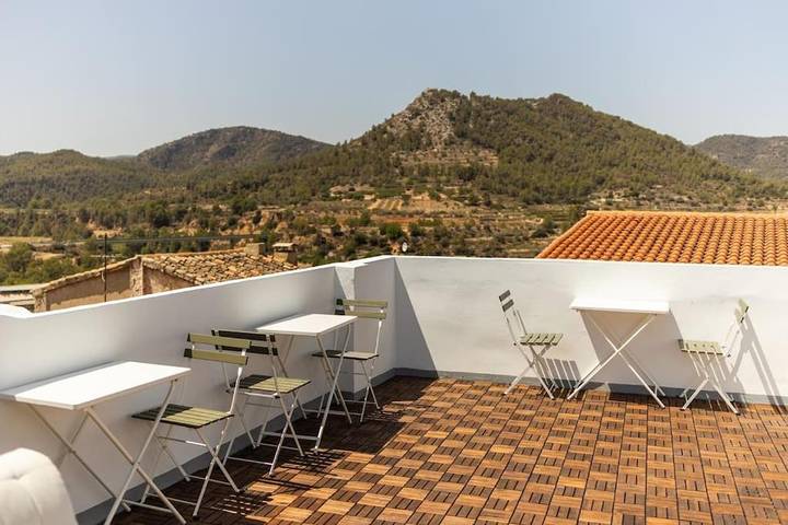 Casa rural para 12 personas, con vistas y balcón en Canal de Navarrés