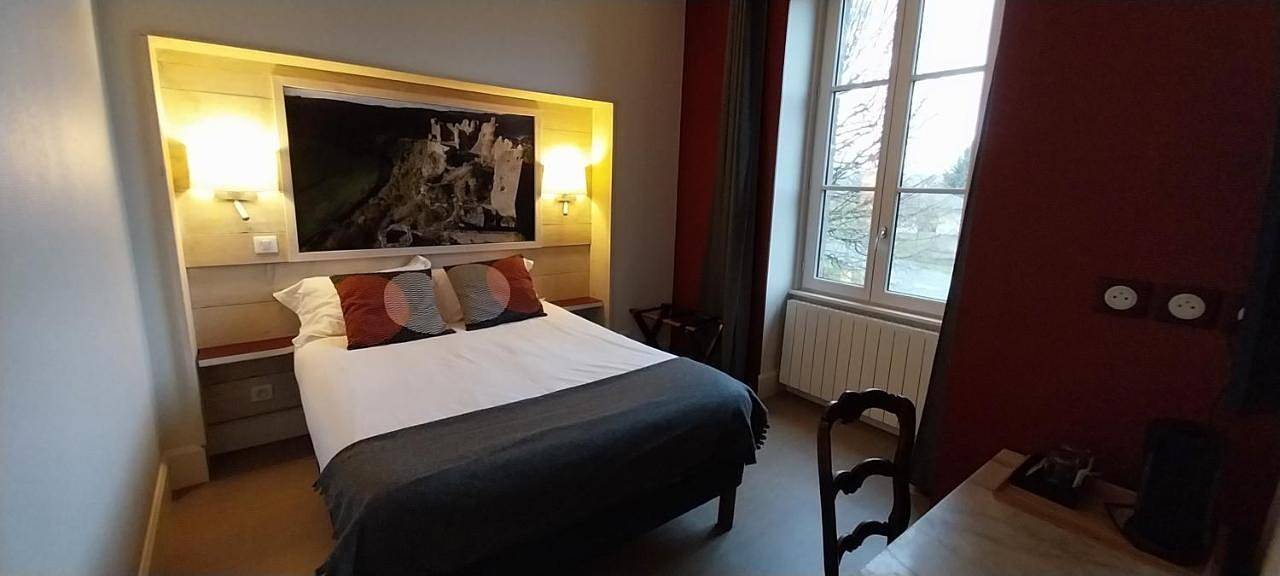 Logis hôtels Auberge du Château in Saint-Rémy-de-Blot, Puy-de-Dôme