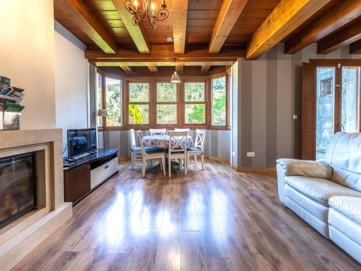 Apartamento entero, Casa tranquila en Otañes, cerca de playas, senderismo, WIFI, aparcamiento gratuito in Castro Urdiales, Costa de Cantabria