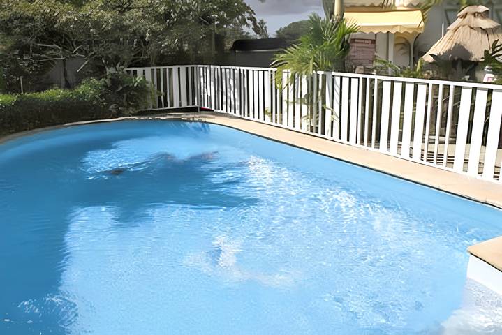 Bungalow para 4 personas, con terraza y piscina - 1