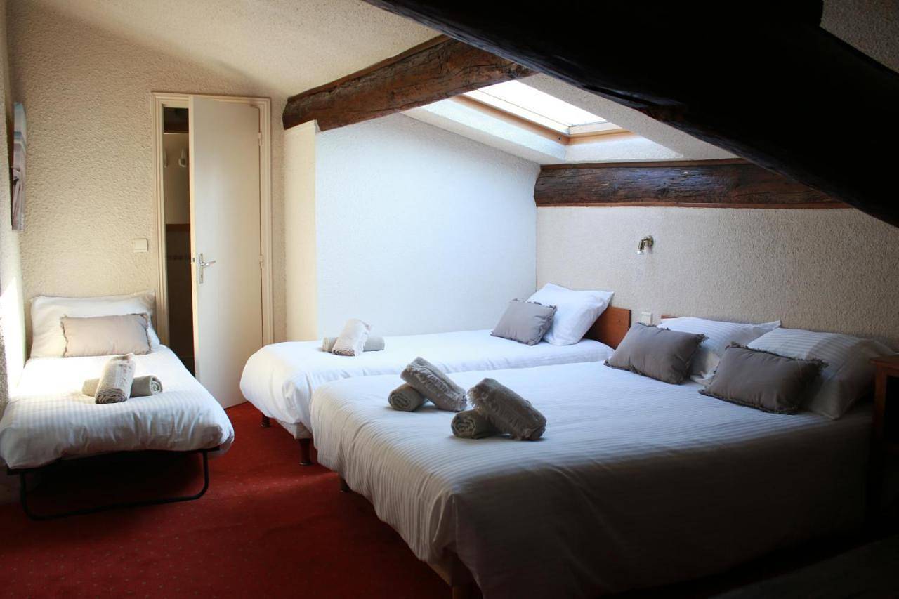 Twin Room in Vergèze, Côte méditerranéenne (France)