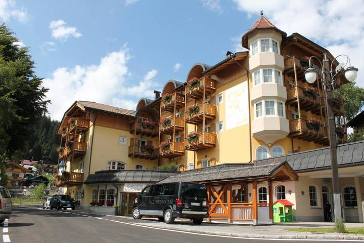 Hotel per 2 persone, con idromassaggio e giardino nonché sauna e piscina a Madonna di Campiglio