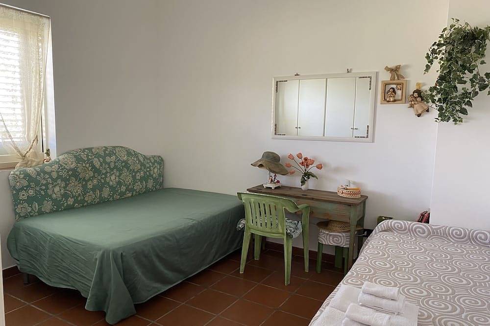 Ganze Wohnung, Holiday home with beautiful sea views, 3 minutes walk from the beach in Spiaggia Timpi Russi, Sciacca