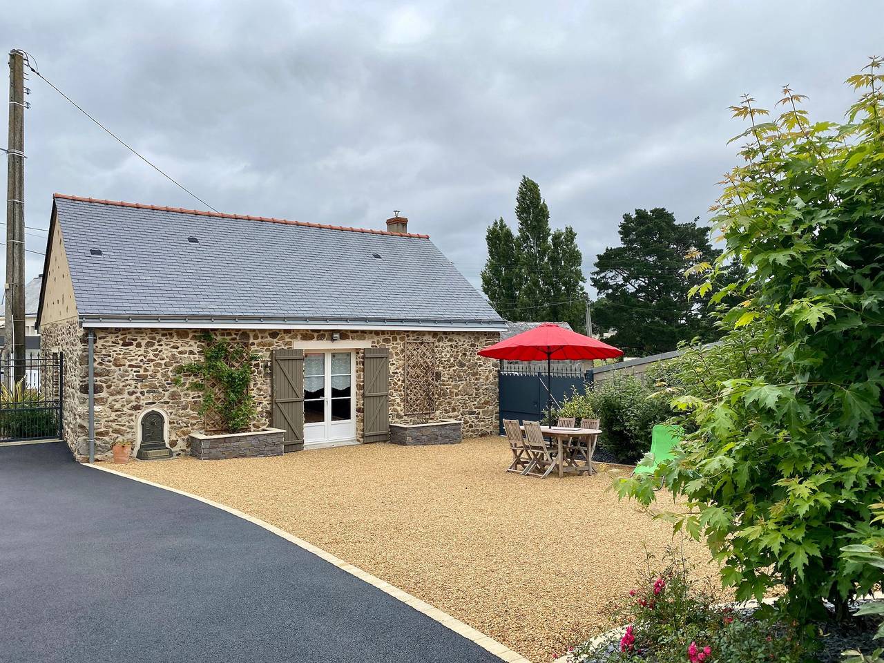 Gîte rénové au calme avec jardin, terrasse et accès à une plage aménagée in Mésanger, Vallée de la Loire