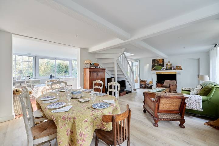 Location de vacances pour 8 personnes, avec jardin ainsi que piscine et terrasse à Tourgéville - 2