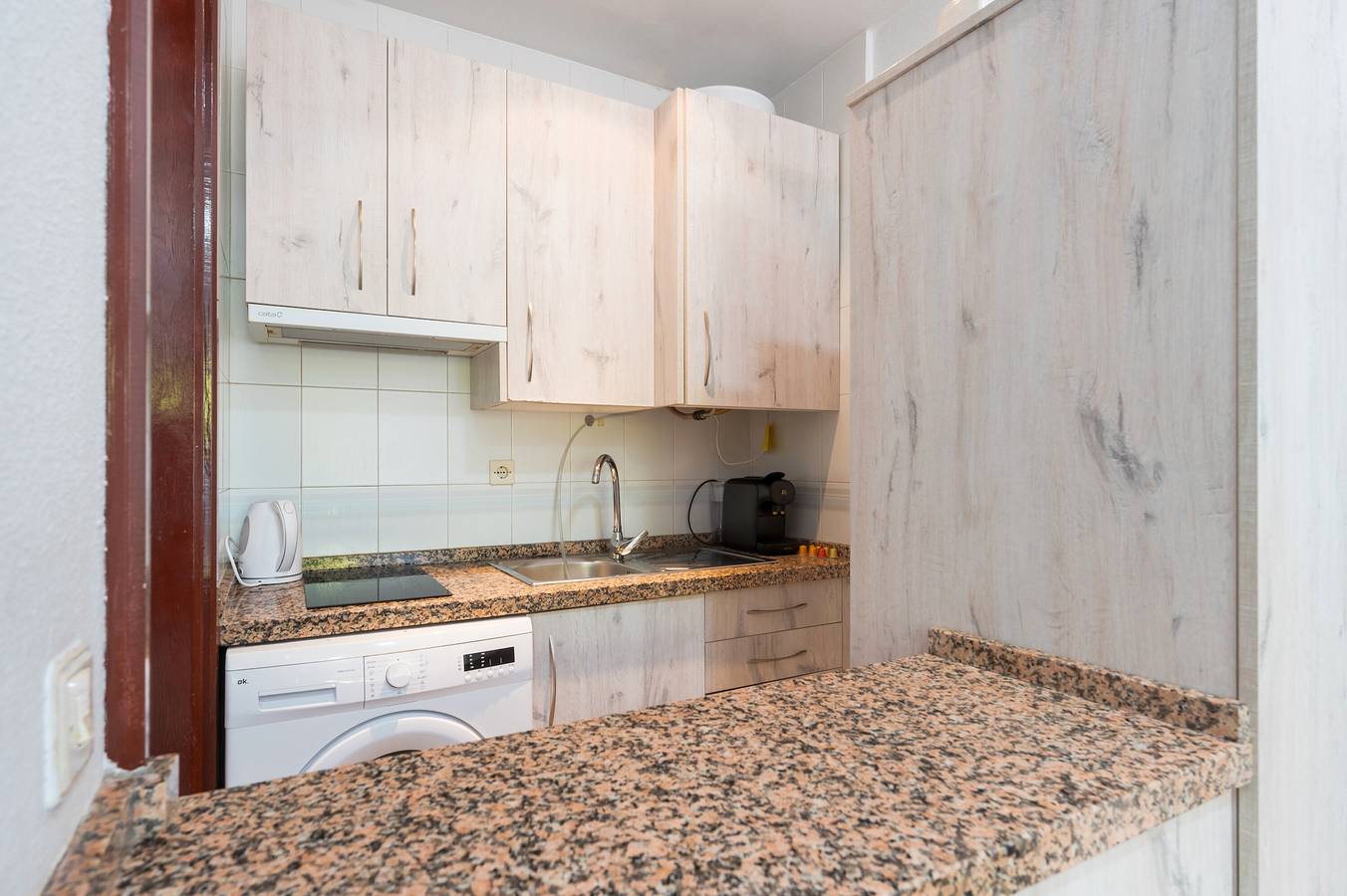 Entire apartment, Apartment 'Palacio De Congresos' with Shared Pool, Wi-Fi and Air Conditioning in Este-Alcosa-Torreblanca, Sevilla