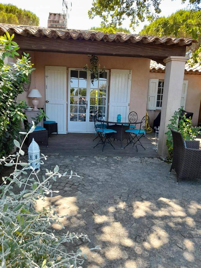 Location de vacances pour 4 personnes, avec jardin et piscine à Gassin - 2