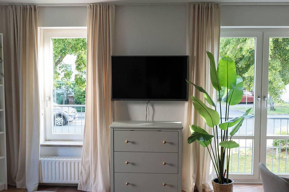 Ganze Wohnung, Ferienwohnung Dresden - Elbnah -  gut angebunden - Wifi - Tv -kostenloses Parken in Laubegast, Dresden
