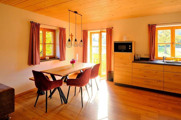 Ferienwohnung für 4 Personen, mit Balkon und Terrasse sowie Garten und Sauna in Wackersberg