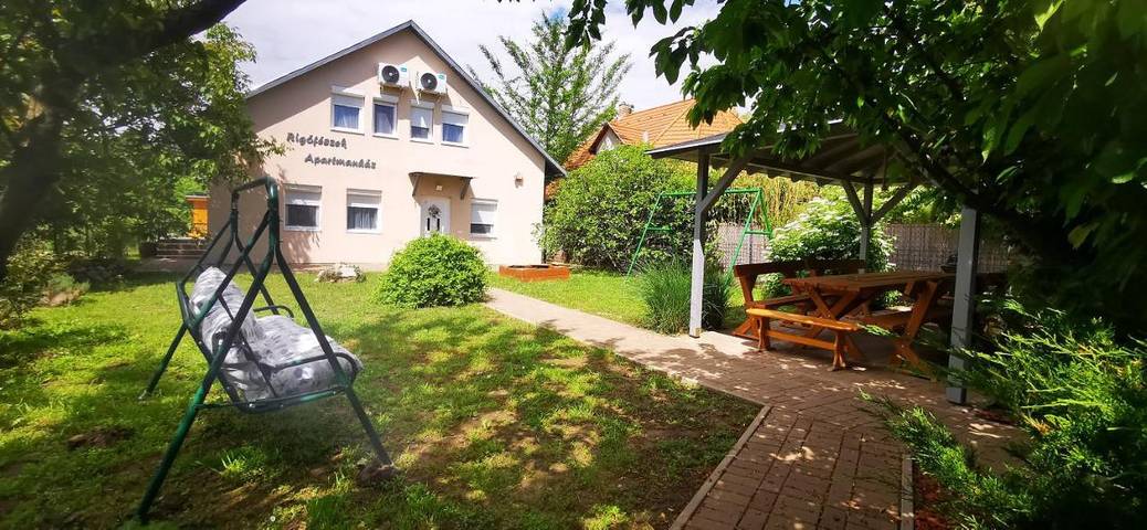 Ferienwohnung für 16 Personen, mit Garten und Whirlpool sowie Sauna und Terrasse - 1