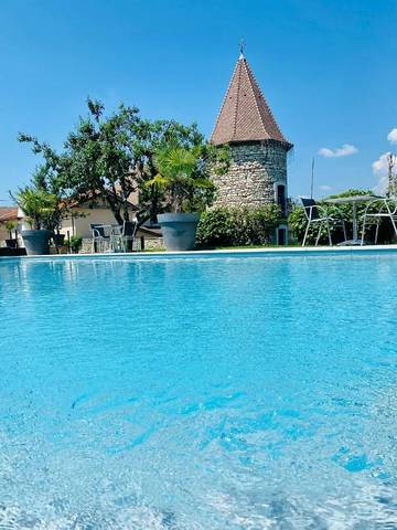 Hôtel pour 2 personnes, avec sauna et jacuzzi ainsi que jardin et piscine à Vignieu