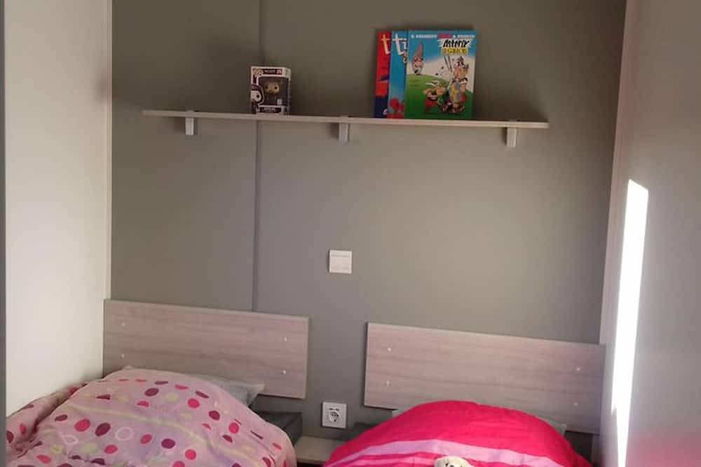 33m² Mobile Home with Terrace in Le Boulou in Le Boulou, Céret region