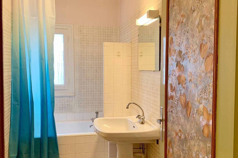 Appartement entier, Villa`Champagne` jacuzzi/Ac/serenity/1h15 from Geneva in Champagne-en-Valromey, Belley
