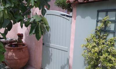 Location de vacances pour 2 personnes, avec jardin et vue, animaux acceptés à Le Revest-les-Eaux