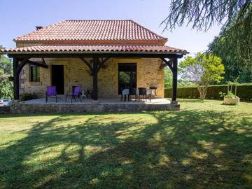 Gîte pour 5 personnes, avec terrasse et jardin, animaux acceptés à Monplaisant
