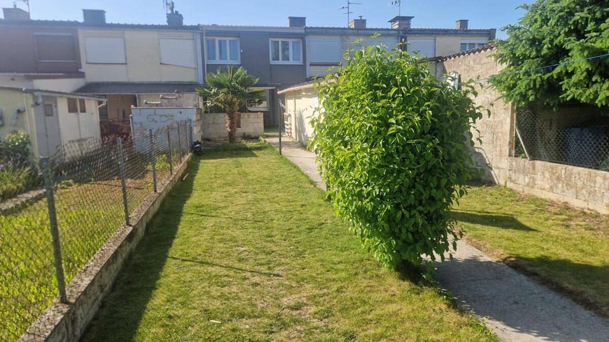 Appartement entier, Two-Bedroom Apartment in Waziers, Département Nord
