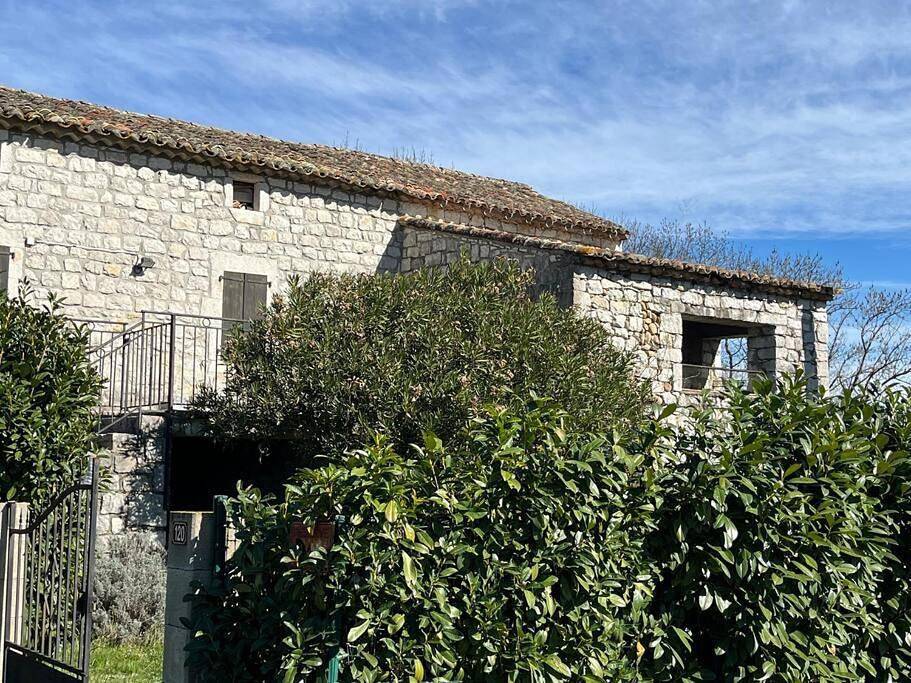 Maison de Campagne au bord de l'eau in Saint-Alban-Auriolles, Ardèche
