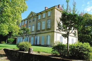 Gîte pour 10 personnes, avec jardin, animaux acceptés à Hauterives