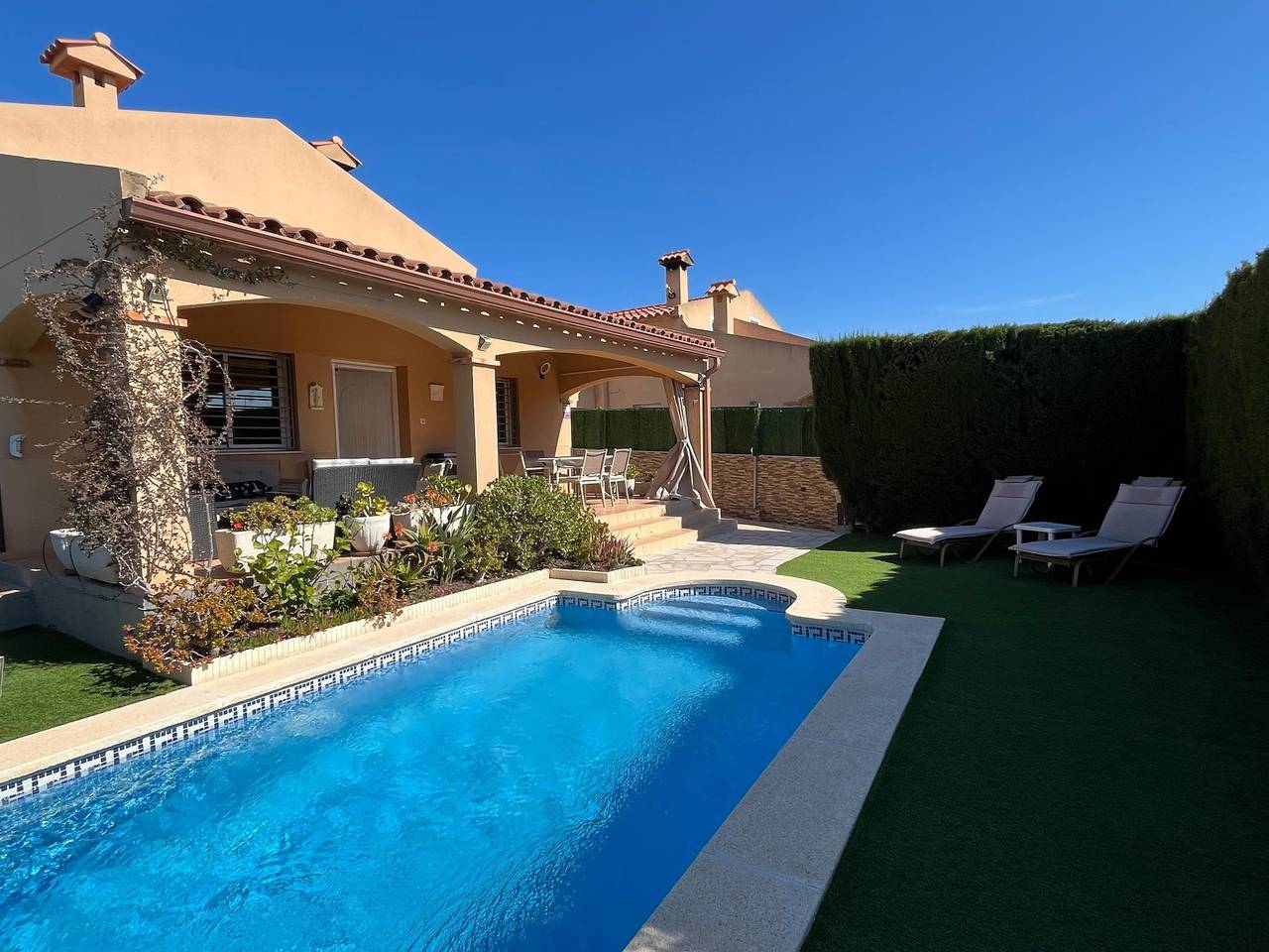 Villa Canarias mit privatem Poolhaus in Miami Platja in Mont-roig del Camp, Costa Dorada