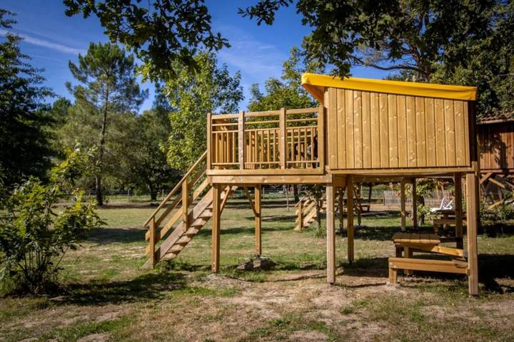 Mobil home pour 2 personnes, avec bassin pour enfant ainsi que jacuzzi et sauna à Azur - 4