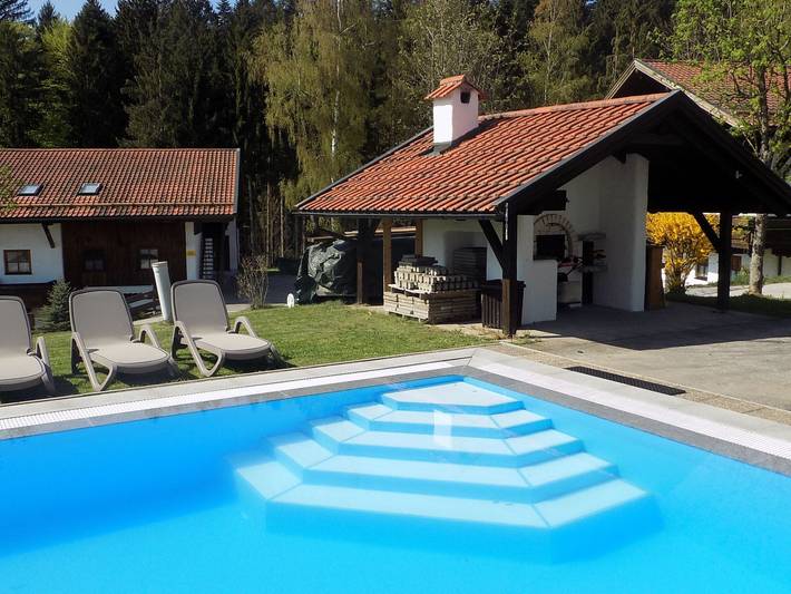 Ferienwohnung für 4 Personen, mit Terrasse und Garten sowie Pool und Sauna in Hauzenberg
