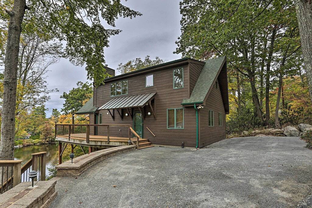 Waterfront Highland Lakes Home mit Deck und eigenem Dock in Sussex County (NJ)