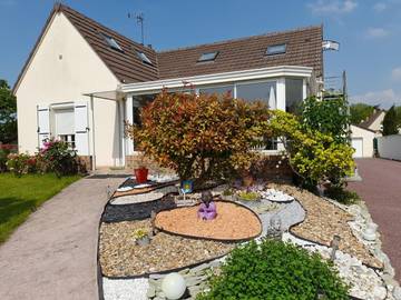 Chambre d’hôte pour 2 personnes, avec jardin ainsi que balcon et vue dans Moult
