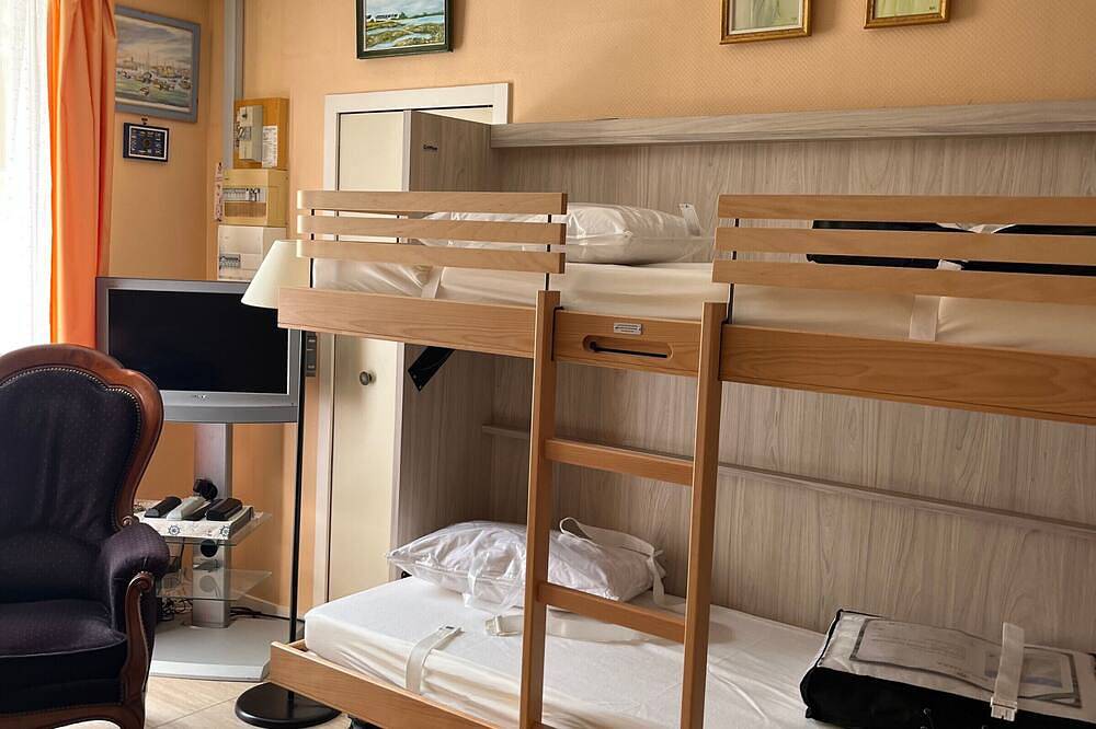 Entire apartment, Studio 2 Pers, Plage et Commerces à 50m - Centre Les Sables-d'Olonne in Les Sables-d'Olonne, Vendée