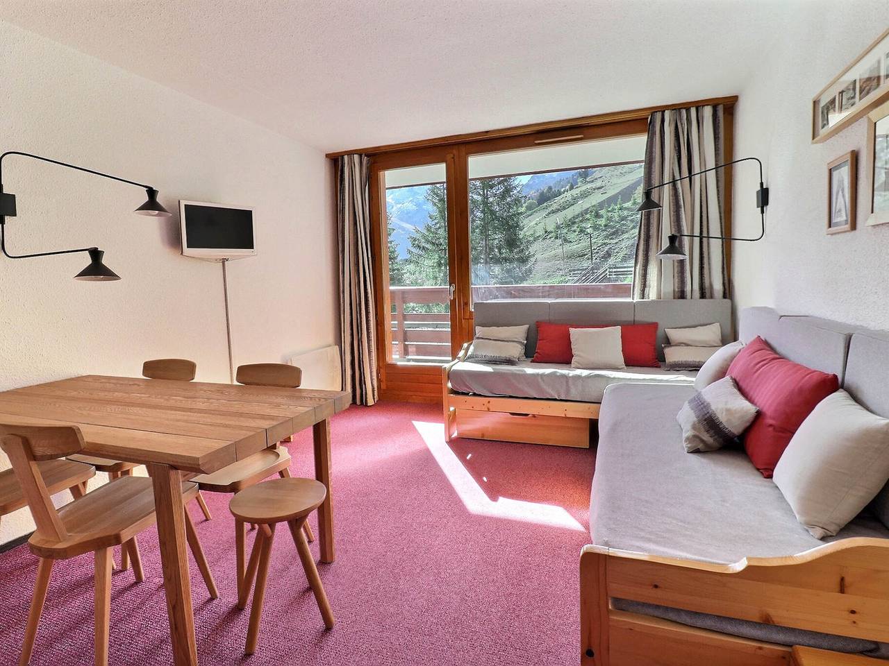 Ganze Wohnung, Geräumige, helle Wohnung direkt an der Skipiste mit Süd-Balkon in Méribel-Mottaret, Les Allues