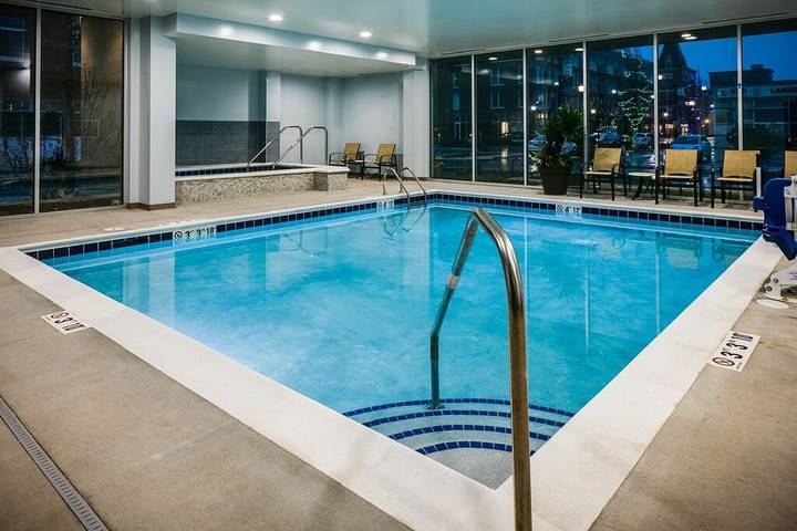 Vacation rental for 2 people, with pool and hot tub in Iowa