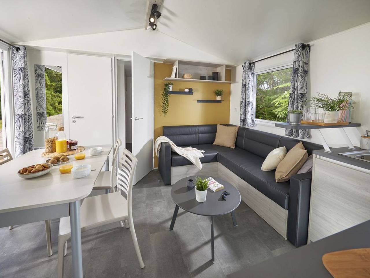 Cómodo mobil-home con terraza en Brem in Brem-sur-Mer, Valle del Loira