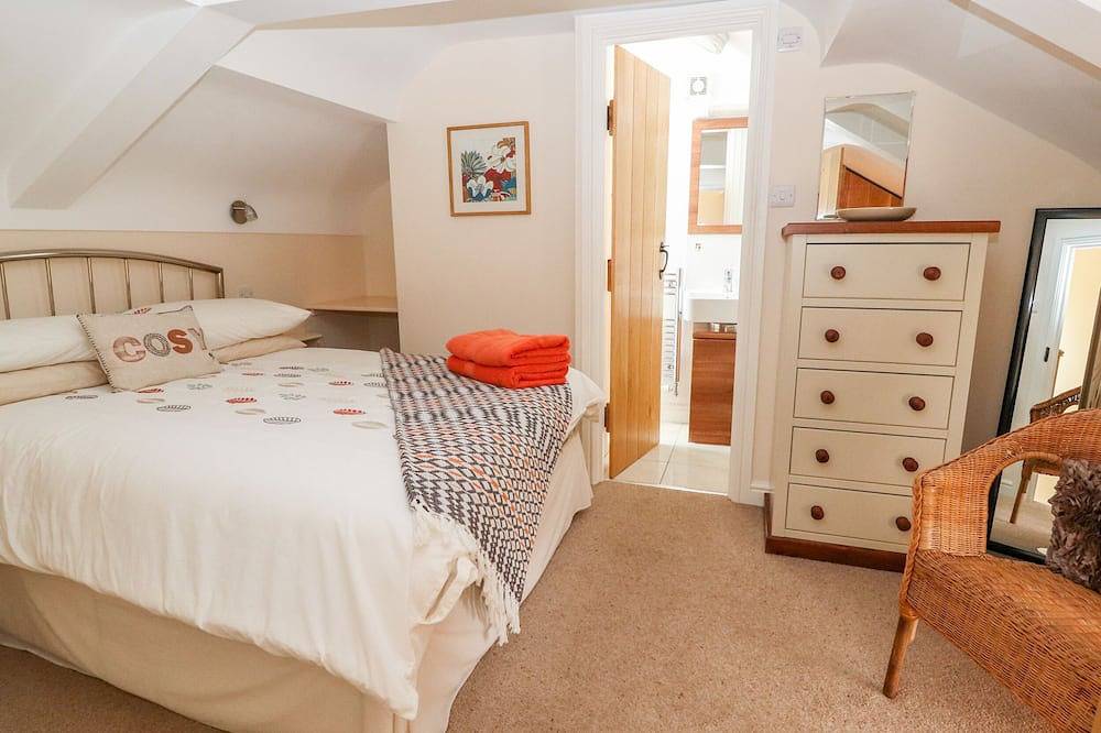 The Dairy, romantic, character holiday cottage in Tarporley in Rushton, Cheshire West and Chester