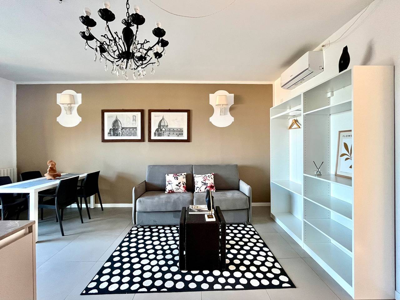 Ganze Wohnung, „Panoramic Apartment“ mit Seeblick, Wlan und Klimaanlage in Padenghe sul Garda, Gardasee-Berge