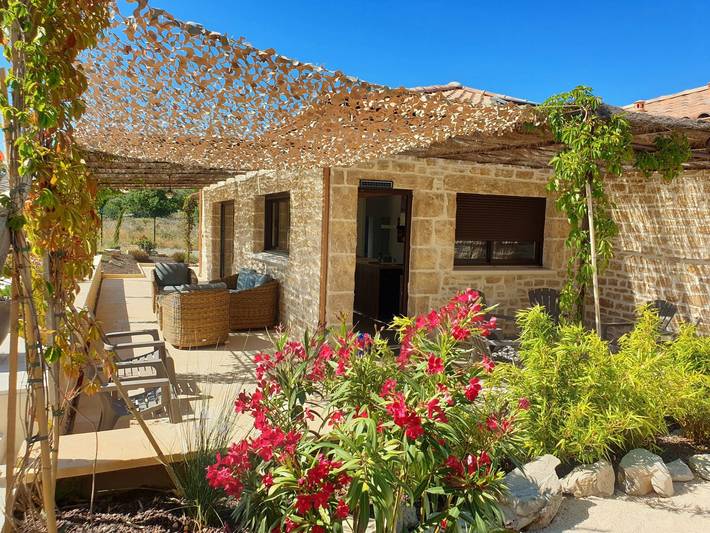 Gîte pour 8 personnes, avec terrasse ainsi que jardin et piscine à Joyeuse - 2
