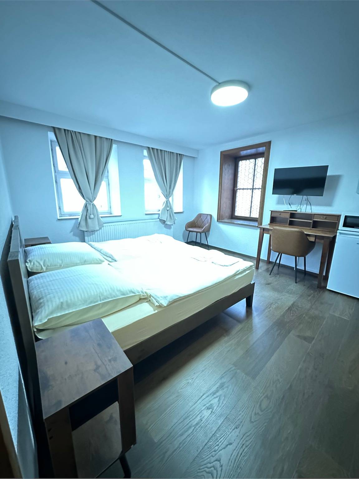 Gästehaus Anker - Doppelzimmer (20qm) mit kostenfreiem Wlan in Dinkelsbühl, Romantische Straße