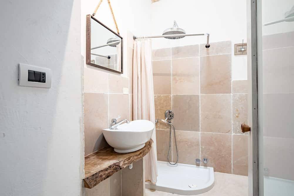 Ganze Wohnung, Guesthost - Cozy apartment on two levels that can accommodate up to 2 people, located in the center of Galatone, a lovely village in Salento a few km from the sea and close to Gallipoli and the Porto Selvaggio Natural Park. Halfway between the beaches of in Galatone, Golf von Tarent