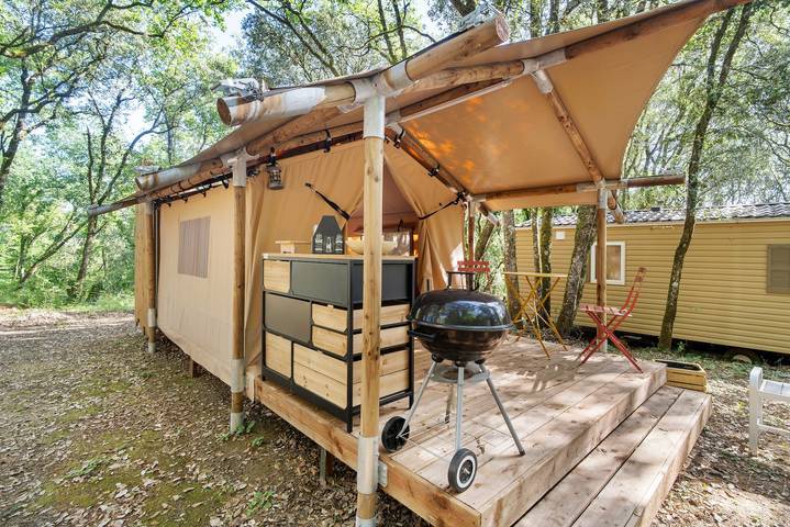 Glamping „Safari-Zelt“ mit Klimaanlage (Aufpreis), gemeinsamer Pool in Calviac-en-Périgord, Périgord Noir